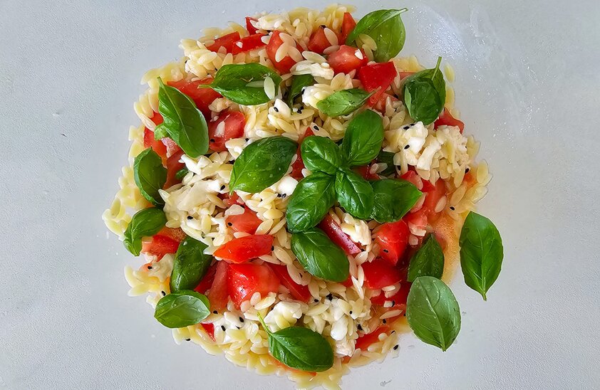 Tomaten-Reisnudel-Salat | © Foto: SE