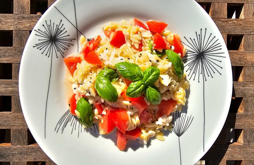 Tomaten-Reisnudel-Salat | © Foto: SE