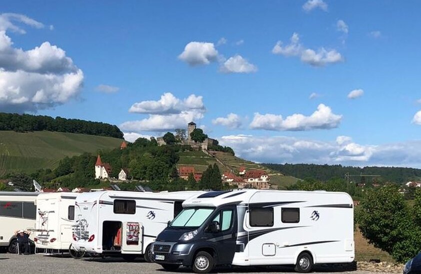 Wohnmobile am Weingut Krohmer in Beilstein | © Foto: djd/Tourismusgemeinschaft Marbach-Bottwartal/Weingut Krohmer