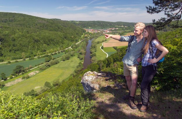 Der Jurasteig verläuft entlang und oberhalb von sieben Flüssen. | © Foto: djd/Tourismusverband Ostbayern/Stefan Gruber