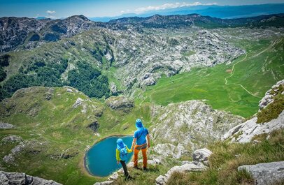 Wandern in Montenegro | © Wo sich in den Alpen die Wanderer tummeln, ist man in Montenegro oftmals noch allein. Foto: djd/NTO – Montenegro