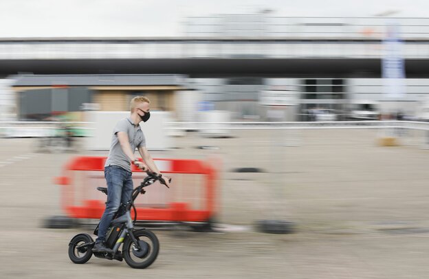 Caravan Salon Düsseldorf Freigelände E-Bike Parcours | © Foto: Messe Düsseldorf / Mateusz Tondel