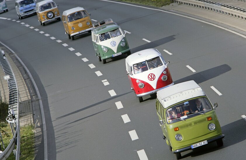 VW Bulli-Parade. | © Foto: Autoren-Union Mobilität/VWN
