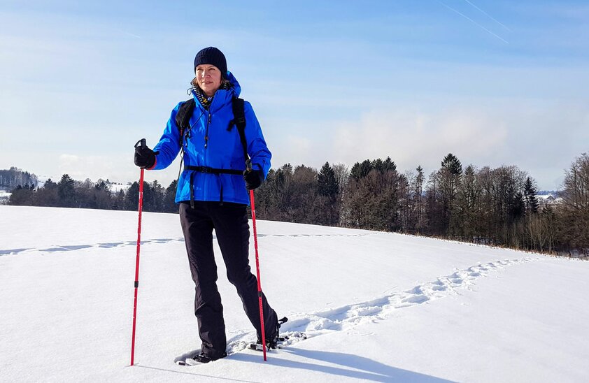 Schneeschuhwandern im Passauer Land ist ein gesunder Frischluftausgleich zum Thermenspaß.  Schneeschuhwandern im Passauer Land ist ein gesunder Frischluftausgleich zum Thermenspaß. | © Foto: djd/Tourismus Passauer Land/E. Bottler