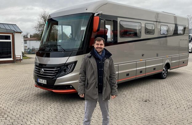 Timo Boll vor seinem neuen Wohnmobil | © Timo Boll vor seinem neuen Wohnmobil | Niesmann+Bischoff