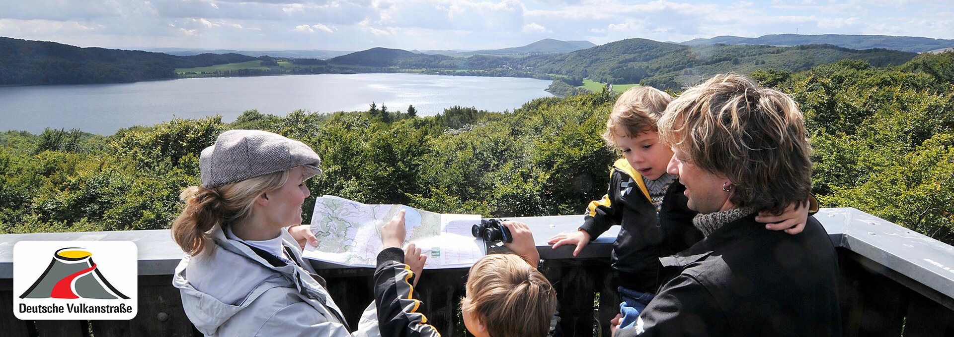 © Lydia Turm mit Laacher See © Nationaler Geopark Vulkanland Eifel © Lydia Turm mit Laacher See © Nationaler Geopark Vulkanland Eifel