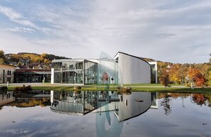 Glasmuseum und Gläserne Gärten, Frauenau, Glasstraße | © © Glasmuseum Frauenau, Foto: Sven Bauer