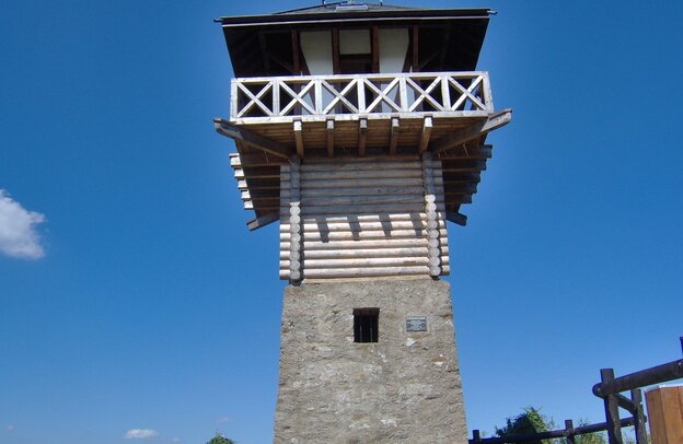 Stefansturm auf dem „Großen Kopf“ bei Arzbach/Westerwald. | © Foto: Wikipedia