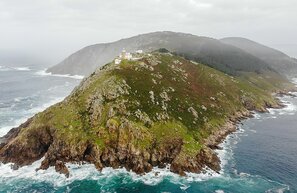Faro de Finesterre - Galicia  | © Faro de Finesterre - Galicia ©Werner Wilmes, CC BY 2.0, via Wikimedia Commons