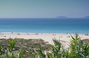 Playa de Montalvo -  Sanxenxo | © Playa de Montalvo -  Sanxenxo ©Aitor 3187, CC BY-SA 3.0, via Wikimedia Commons