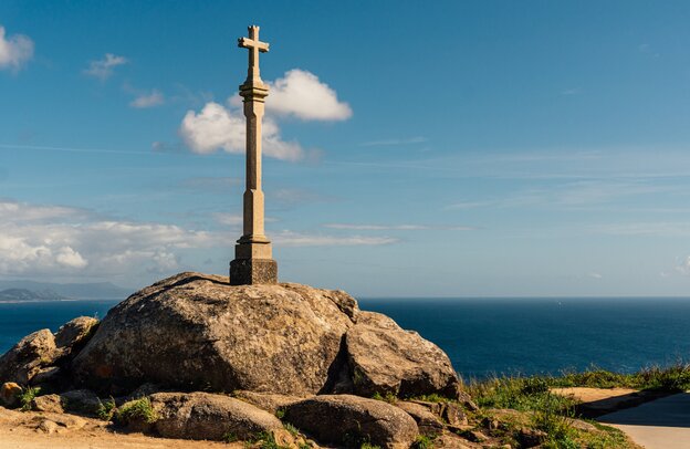 Cruz en Cabo Finisterre - Galicia | © Cruz en Cabo Finisterre - Galicia ©MANUEL stock.adobe.com