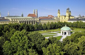 Sisi Straße, Hofgarten – Residenz – Theatinerkirche in München | © Foto: digitalog - stock.adobe.com