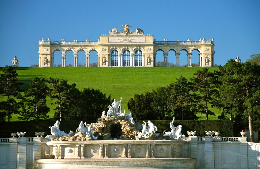 Sisi Straße, Gloriette - Schloss Schönbrunn | © Foto: lucazzitto - stock.adobe.com