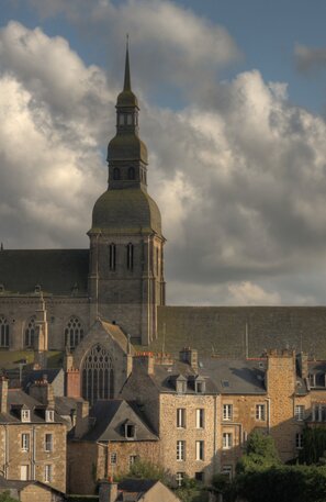 Dinan, Bretagne | © Dinan ©Guillaume, CC BY 2.0 curid=15686792, via Wikimedia Commons
