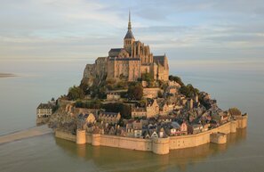Mont Saint-Michel | © Mont Saint-Michel, Normandie ©Amaustan, CC BY-SA 4.0 curid=79528206, via Wikimedia Commons