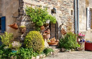 Rochefort-en-Terre, Bretagne mit dem Wohnmobil | © Rochefort-en-Terre ©guitou60 - stock.adobe.com