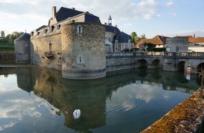 Schloss Étoges - Frankreich | © Schloss Étoges - Frankreich ©G.Garitan, CC BY-SA 3.0, via Wikimedia Commons