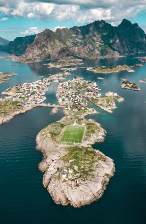Henningsvær, Lofoten, Football pitch | © Henningsvær, Foto: Pexels, Tobias Bjørkli