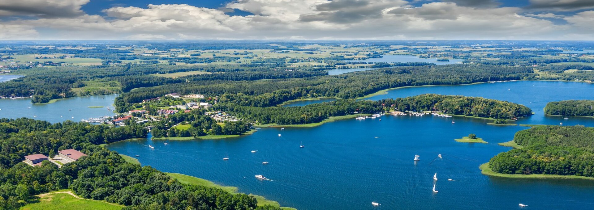 Camping Masuren: Rundreise durch eine der bezauberndsten Landschaften Europas | © Foto: stock.adobe.com, Janusz Lipinski Camping Masuren: Rundreise durch eine der bezauberndsten Landschaften Europas | © Foto: stock.adobe.com, Janusz Lipinski