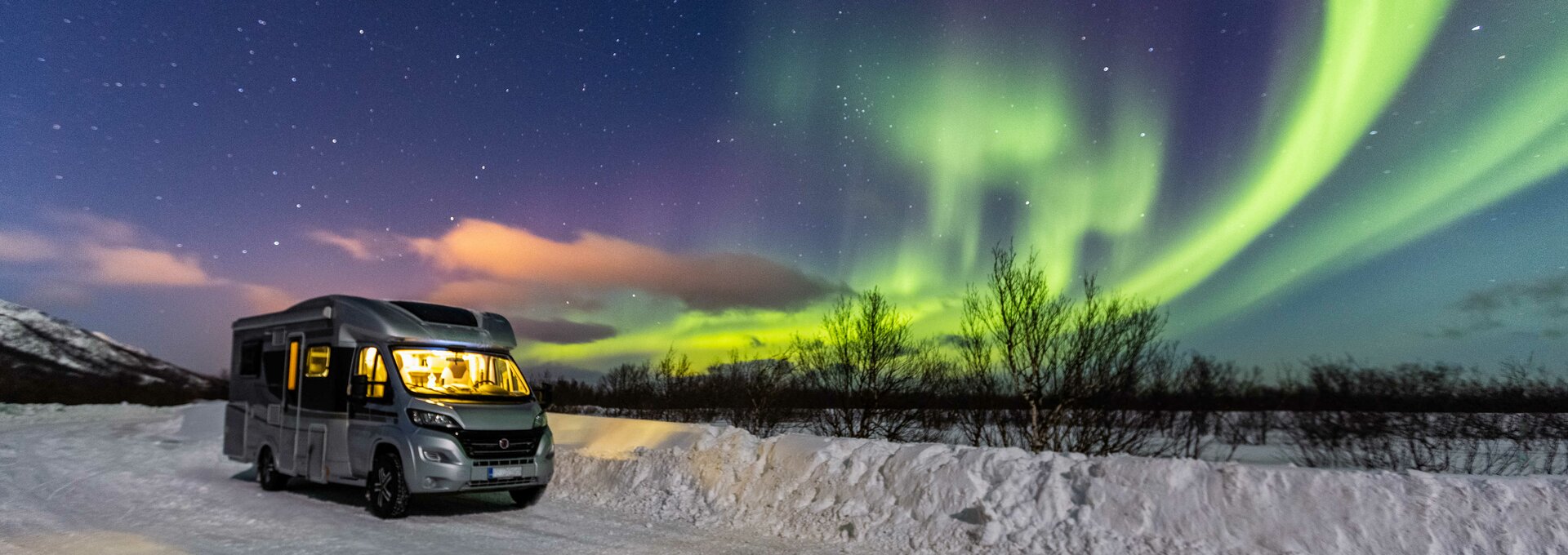 Camping Finnland Polarlichter Wohnmobil | © Foto: sokko_natalia, stock.adobe.com Camping Finnland Polarlichter Wohnmobil | © Foto: sokko_natalia, stock.adobe.com