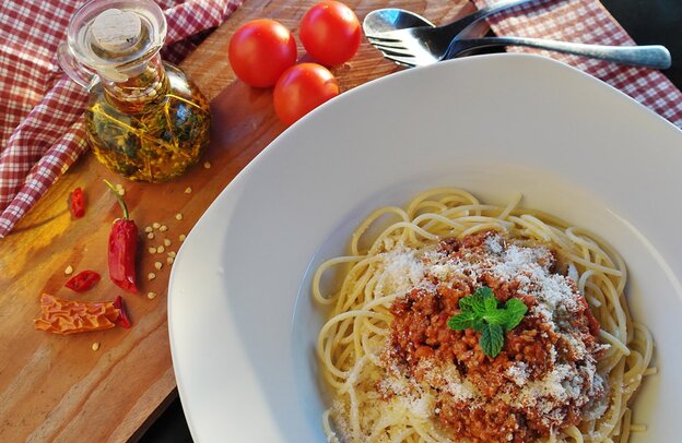 Teller mit Spaghetti Bolognese | © Foto: Pixabay